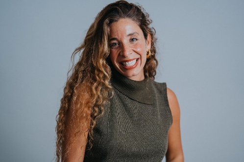 ספיר סרי, מייסדת אהבה בעברית